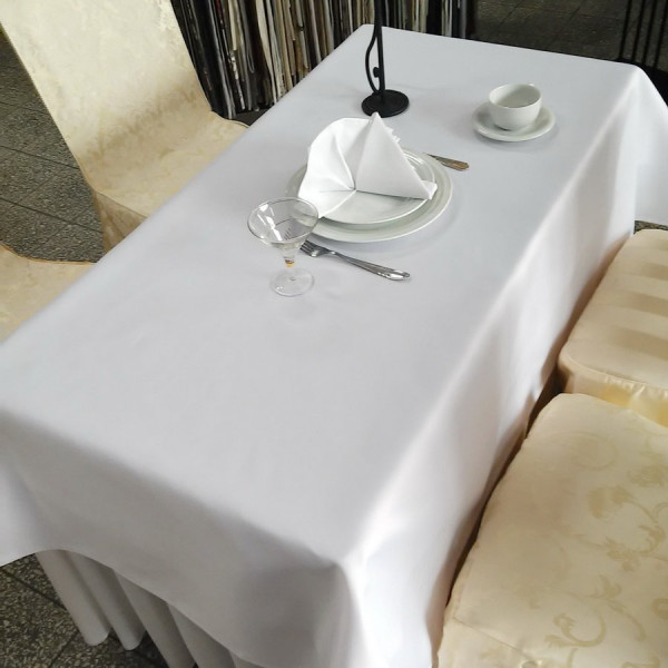 Henryk. Biały obrus plamoodporny w rozm. 140 x 180 cm