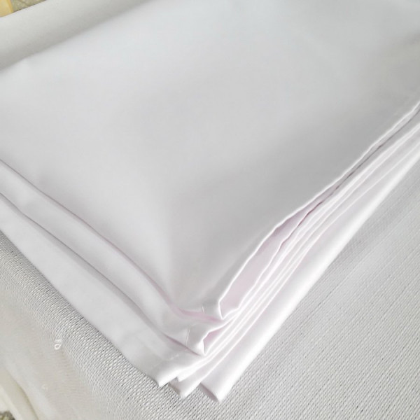 Henryk. Biały obrus plamoodporny w rozm. 140 x 180 cm