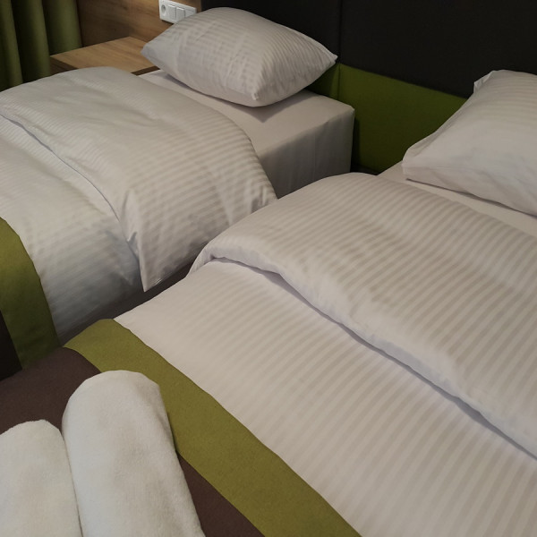 POSZWA HOTELOWA w PASY 140X200