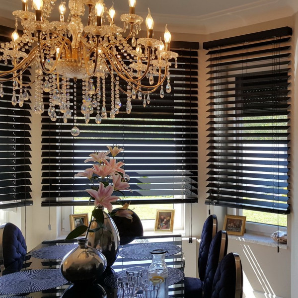 Żaluzja drewniana 70 mm.kol. czarny w  rozm. 120x160 cm