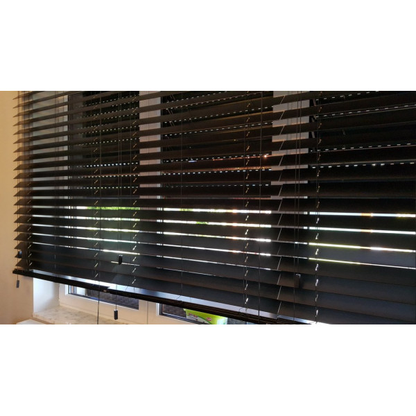 Żaluzja drewniana 70 mm.kol. czarny w  rozm. 120x160 cm