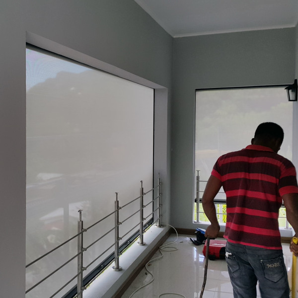 Screen. Roleta zewnętrzna w systemie zip - refleksola rozm. 180x240 cm