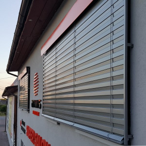 Żaluzja fasadowa Z90 rozm. 140x260 cm w prowadnicach z napędem elektrycznym 2