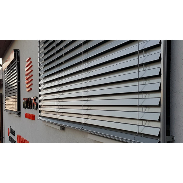Żaluzja fasadowa Z90 rozm. 140x260 cm w prowadnicach z napędem elektrycznym