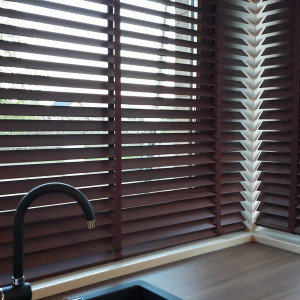 Żaluzja drewniana 50 mm rozm. 120x160 cm w kolorze brązowym 2