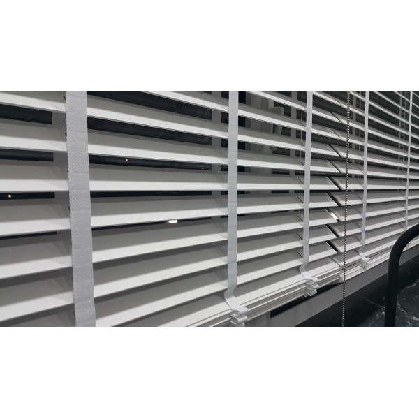 Żaluzja drewniana 50 mm rozm. 120x160 cm w kolorze białym z kolekcji "Modern"