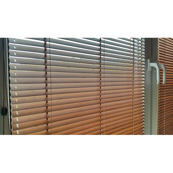 Żaluzja drewniana 25 mm biała w rozm. 60x120 cm z kolekcji "Modern"