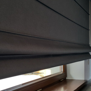 Roleta rzymska zaciemniająca w rozm. 120x160 cm do salonu 2