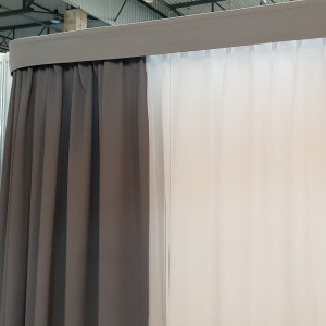 Zasłona zaciemniająca na fleksach z tkaniny Blackout 2