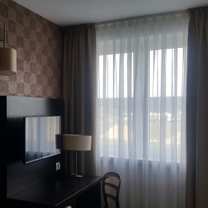 Nowoczesna firana z woalu do pokoju na fleksach szer. 200x250 cm