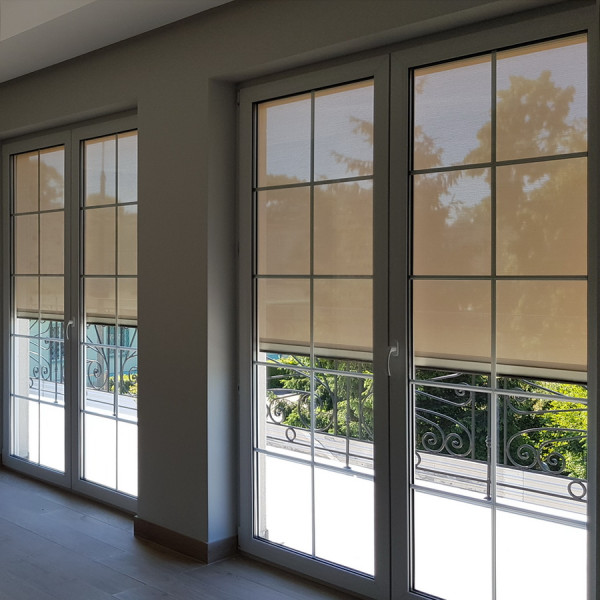 Roleta Screen SK95 ZIP w kolorze "krem" rozm. 120x150 cm napęd elektryczny.