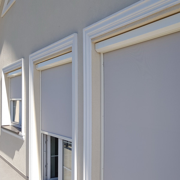 Roleta Screen SK95 ZIP w kolorze "krem" rozm. 120x150 cm napęd elektryczny.