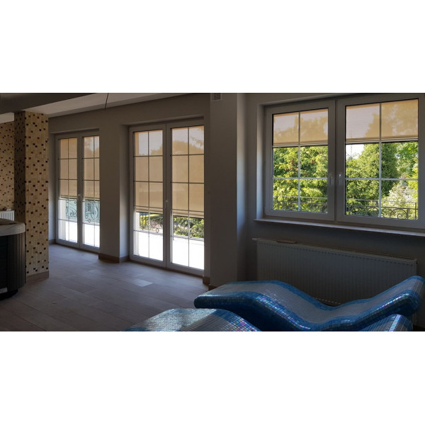 Roleta Screen SK95 ZIP w kolorze "krem" rozm. 120x150 cm napęd elektryczny.