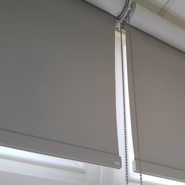 RM55 Roleta materiałowa wolnowisząca w rozm. 350x320 cm