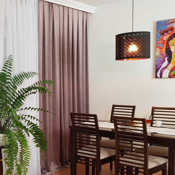 MAG 328 Gotowa zasłona zaciemniająca do salonu kol. wrzosowy szer. 140x240 cm