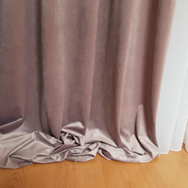 MAG 328 Gotowa zasłona zaciemniająca do salonu kol. wrzosowy szer. 140x240 cm