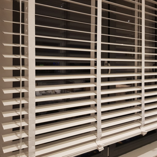Żaluzja drewniana biała 70mm w rozm. 160x170 cm