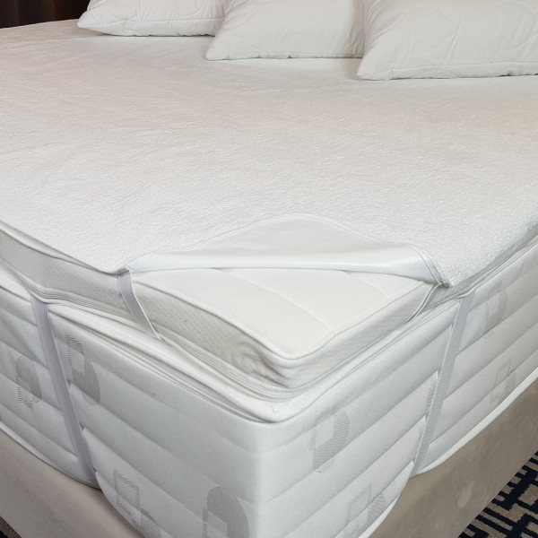 Ochraniacz na materac z gumkami w rozm. 180x200 cm