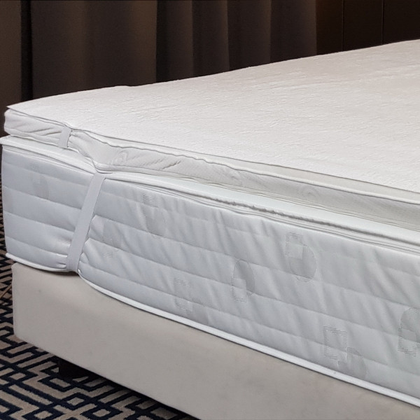 Ochraniacz na materac z gumkami w rozm. 220x200 cm