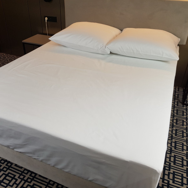 NORIS Prześcieradło białe hotelowe w rozm. 200x240 cm