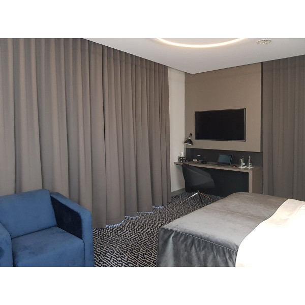 MAG 334 Zasłona hotelowa blackout na fali w rozm. 300x250 cm