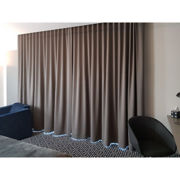 MAG 334 Zasłona hotelowa blackout na fali w rozm. 300x250 cm