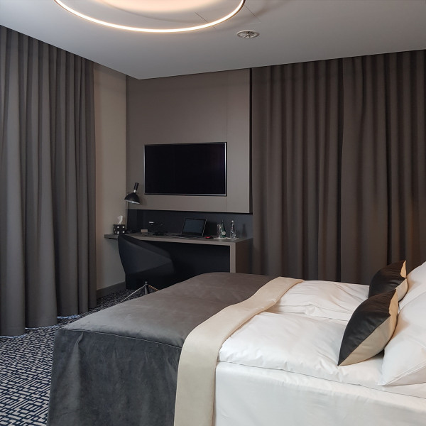 MAG 335 Zasłona hotelowa zaciemniająca na fali w rozm. 140x250 cm za 10 szt.