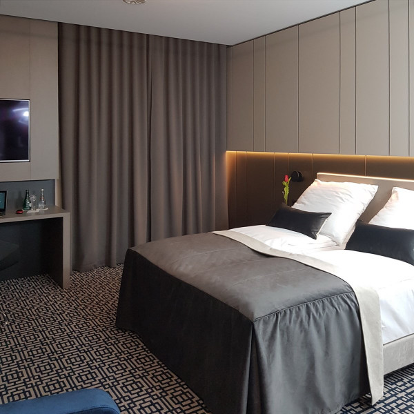 MAG 335 Zasłona hotelowa zaciemniająca na fali w rozm. 140x250 cm za 10 szt.