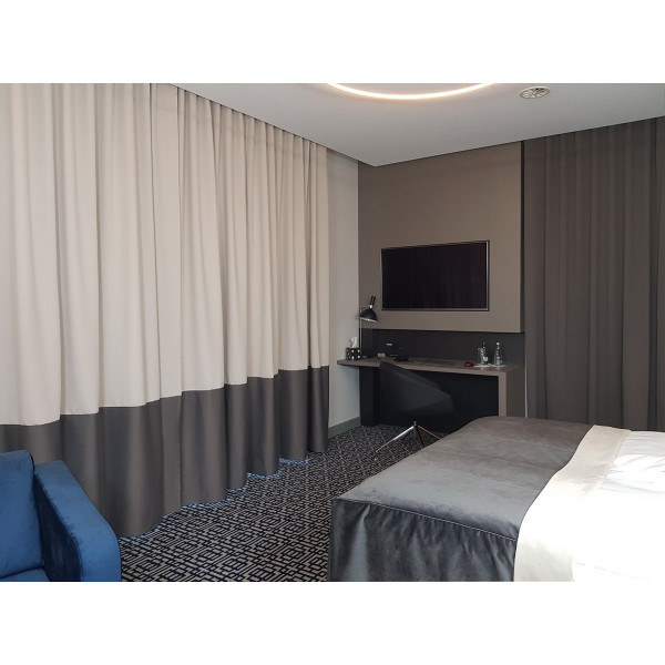 MAG 336 Zaciemniająca zasłona hotelowa blackout na fali w rozm. 145x250 cm