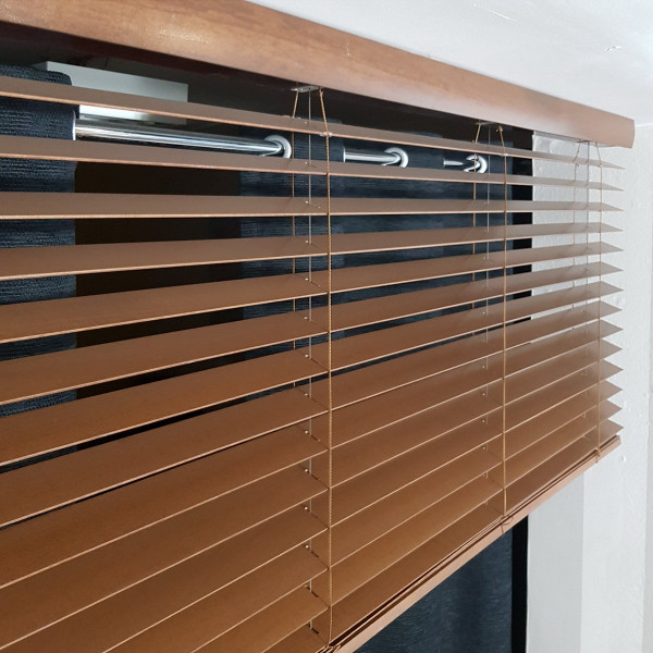 TM01 Żaluzja drewniana 50 mm w rozm. 170x160 cm z kolekcji "Classic"