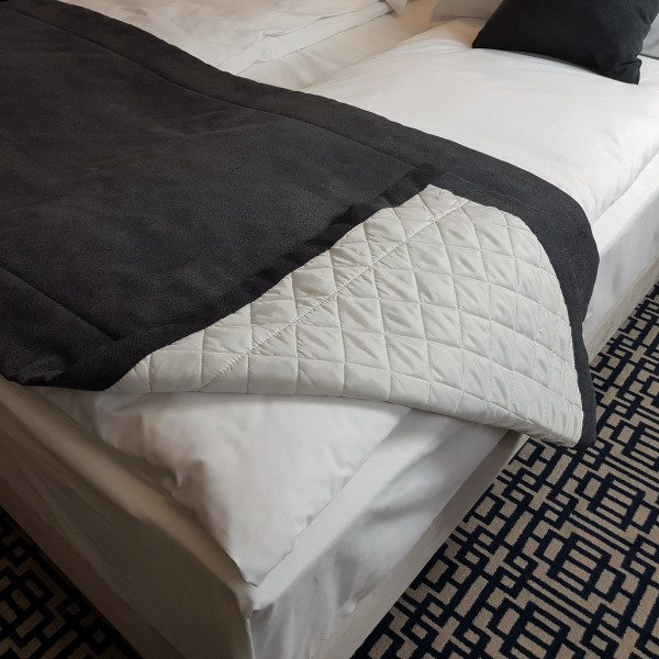 PAS 313 Bieżnik na łóżko w rozm. 250x65 cm za 10 szt.