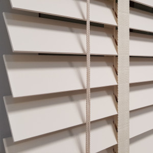 Żaluzja drewniana biała 50 mm w rozm. 200x200 cm MODERN