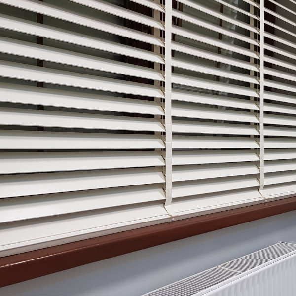 Żaluzja drewniana biała 50 mm w rozm. 200x200 cm MODERN