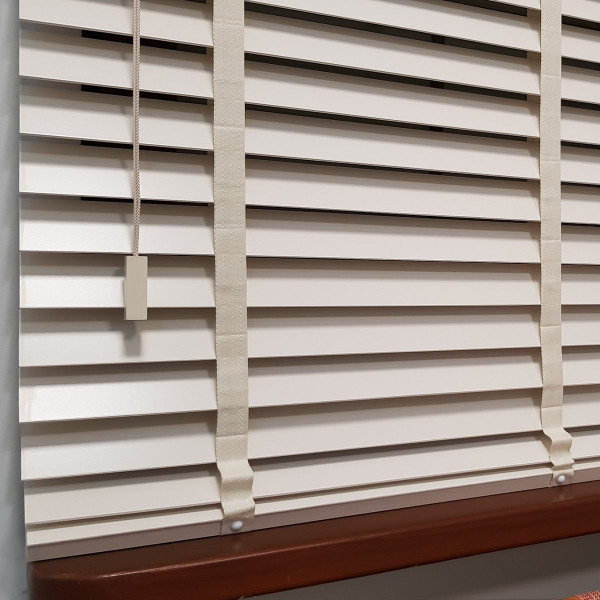 Żaluzja drewniana biała 50 mm w rozm. 200x200 cm MODERN