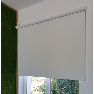RM 40 Roleta zaciemniająca w rozm. 153 x 210 cm elektryczna