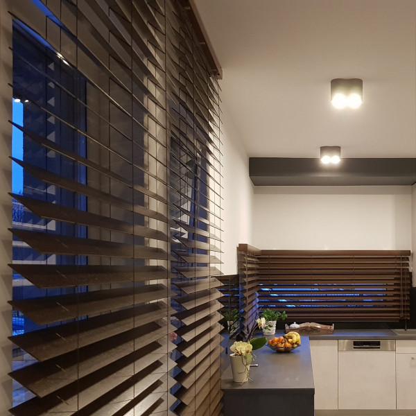 Żaluzja drewniana 70 mm w kolorze mahoń rozm. 170x250 cm