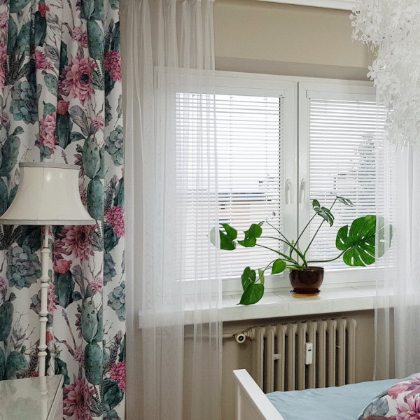 Żaluzja drewniana biała 25 mm do sypialni w rozm. 59x120 cm