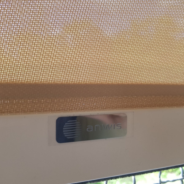 Roleta balkonowa Screen SK90 w kolorze kremowym z silnikiem elektrycznym w rozm. 460x260 cm