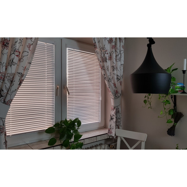 Żaluzja drewniana do kuchni, biała 25 mm w rozm. 49x125 cm