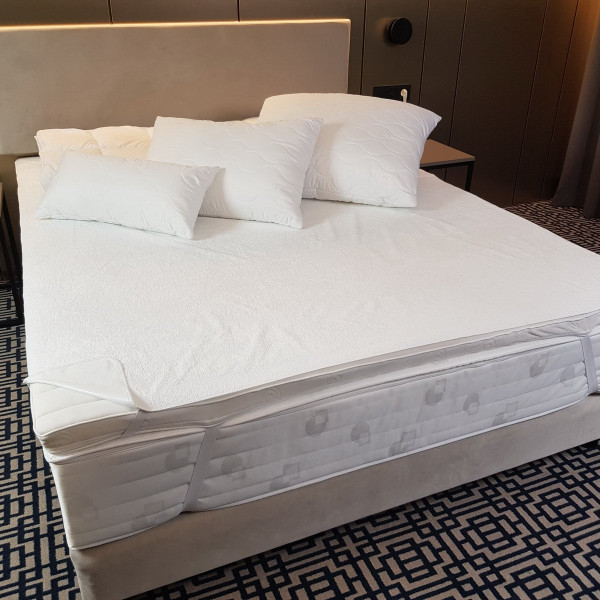 Ochraniacz na materac oddychający T1 w rozm. 180x200 cm za 10 szt.