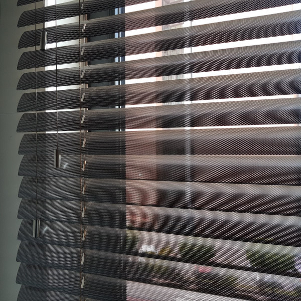 Żaluzja aluminiowa do łazienki, 50mm perforowana w rozm. 165x164 cm