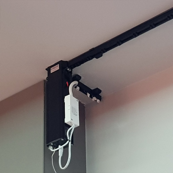 Karnisz z napędem elektrycznym SHUTTLE L, czarny 24V rozm. 250 cm