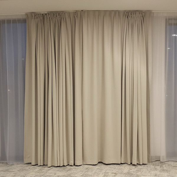 Zasłona do sali konferencyjnej MAG 342 w rozm. 280x300 cm