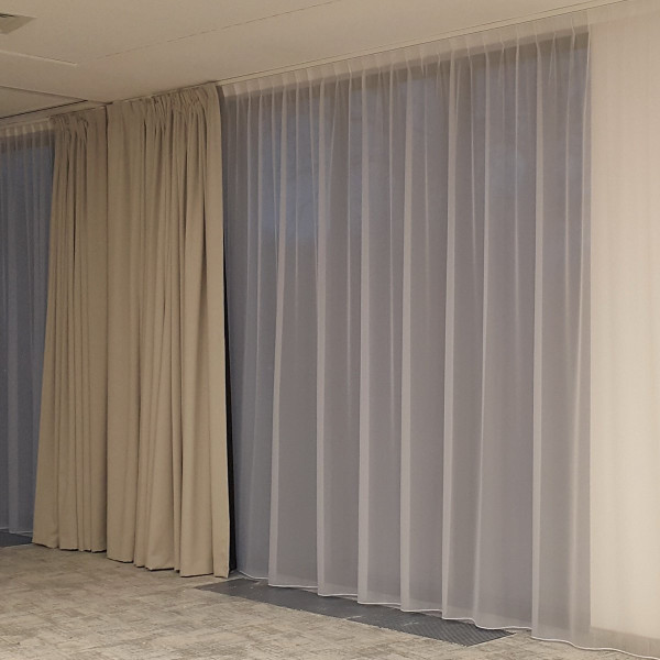 Zasłona do sali konferencyjnej MAG 342 w rozm. 280x300 cm