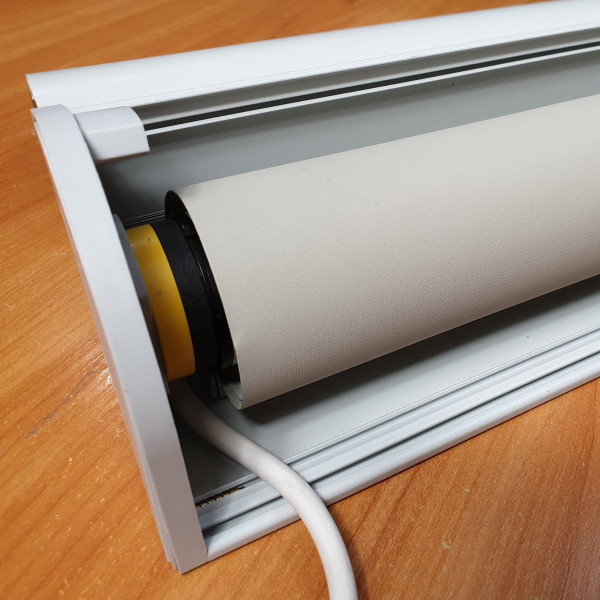 RM 40 Roleta wolnowisząca z napędem elektrycznym w rozm. 98x260 cm