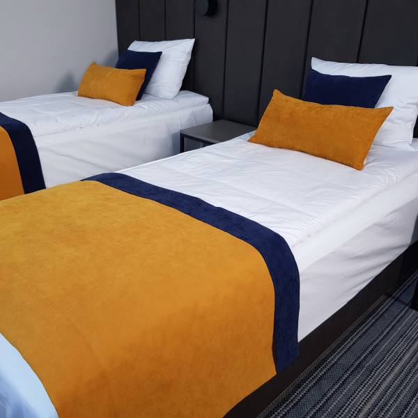 Narzuta na łóżko hotelowe PAS 320 w rozm. 80x140 cm za 10 szt.