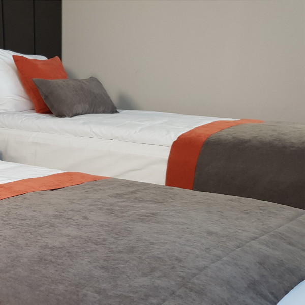 Narzuta na łóżko do sypialni PAS 324 w rozm. 80x170 cm za 10 szt.