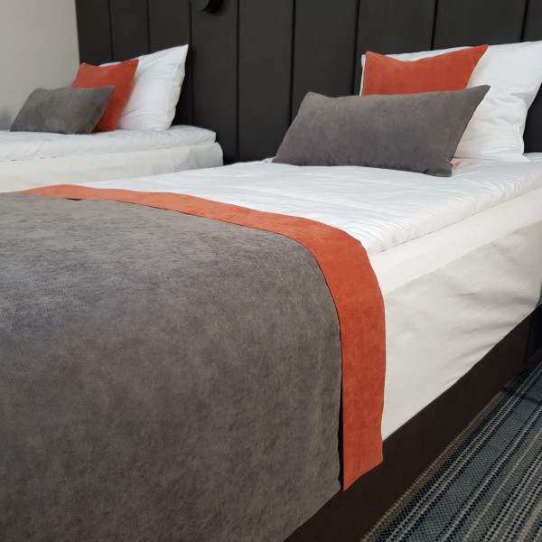 Narzuta na łóżko do sypialni PAS 324 w rozm. 80x170 cm za 10 szt.