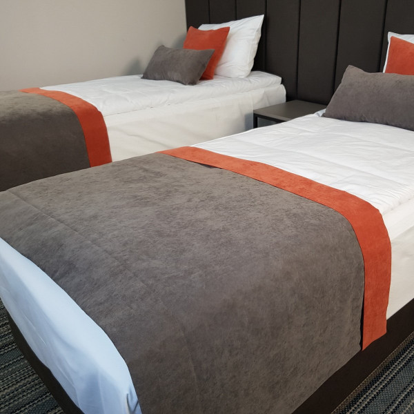 Narzuta na łóżko do sypialni PAS 324 w rozm. 80x170 cm za 30 szt.