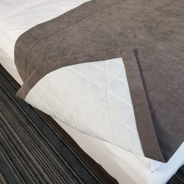 Narzuta na łóżko do sypialni PAS 324 w rozm. 80x170 cm za 30 szt.